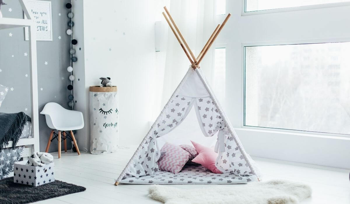 home reading nook in child's room