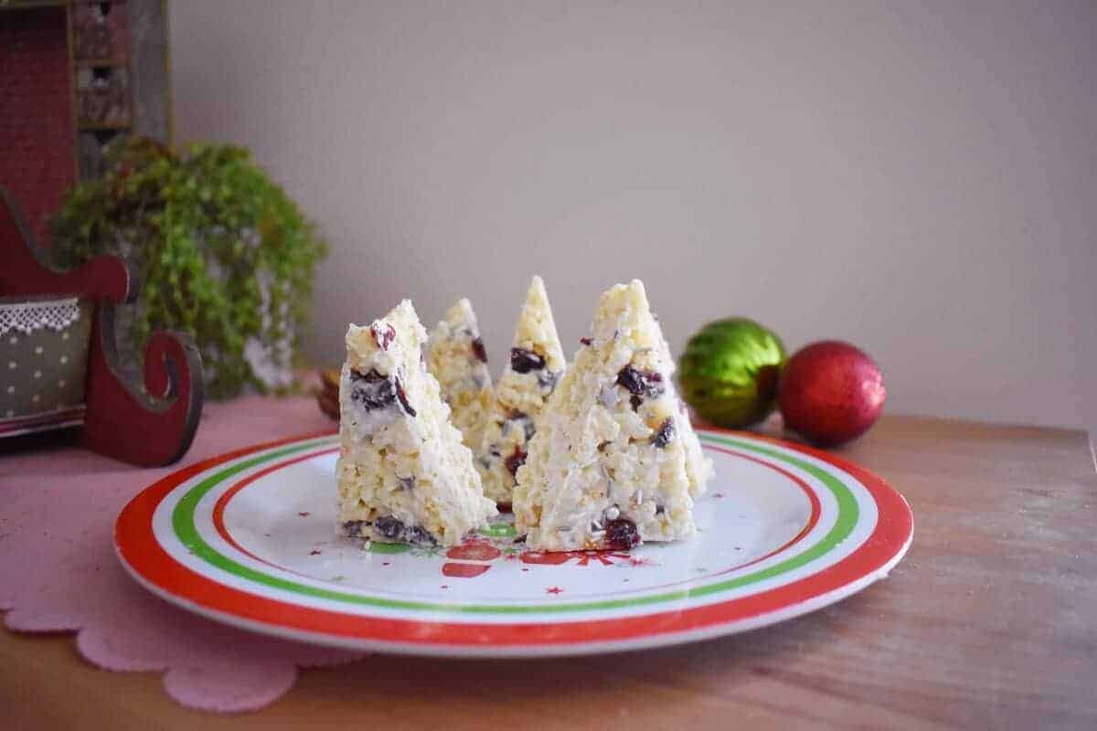 White chocolate christmas tree rice krispie treats