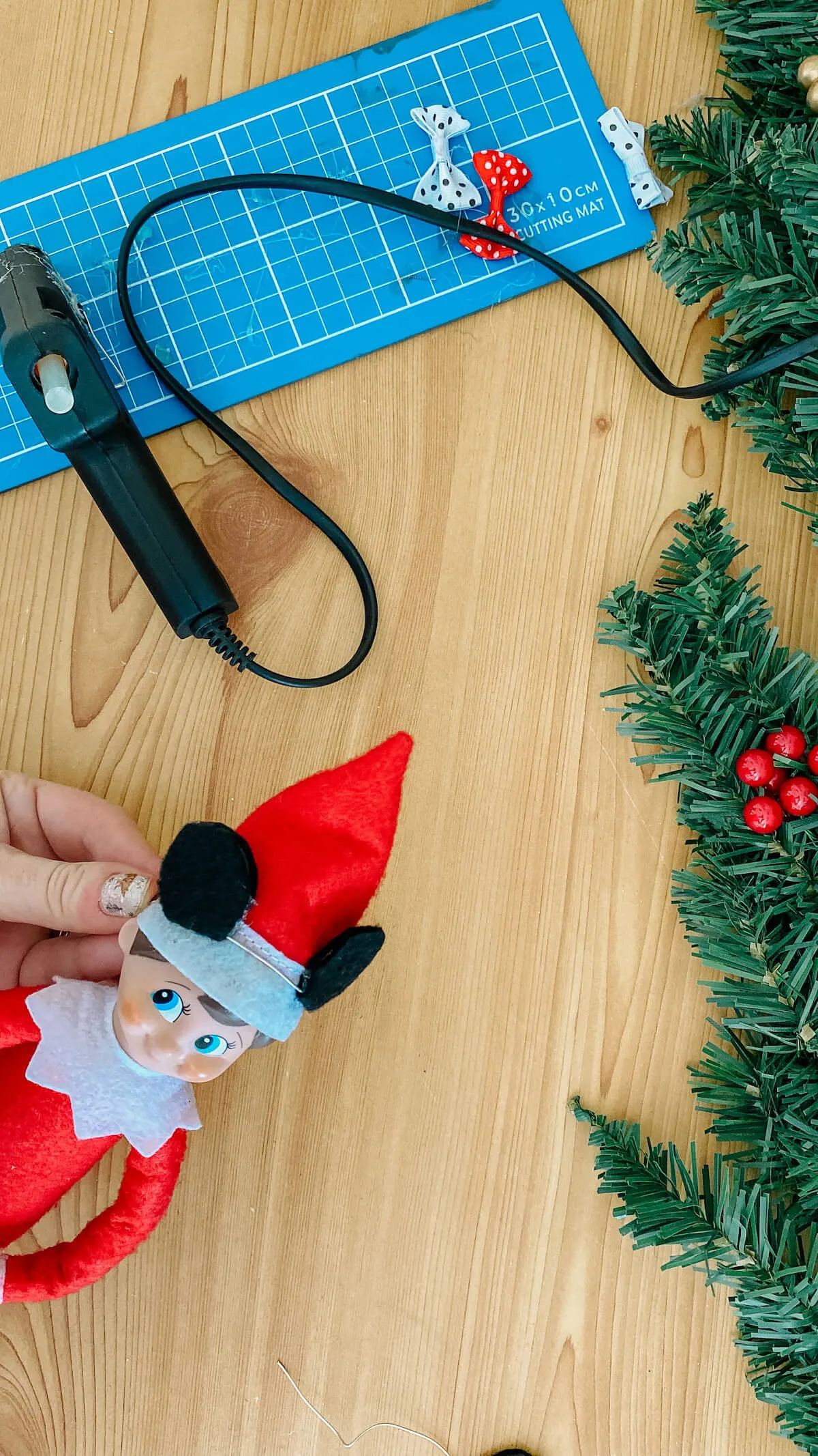 measuring ears on elf