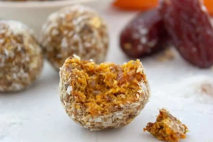 Carrot cake bliss ball