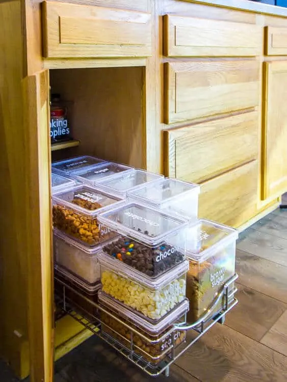 Slide out pantry shelf